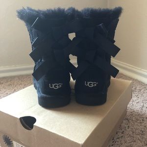 Toddler Girl UGG boots with back bow!
